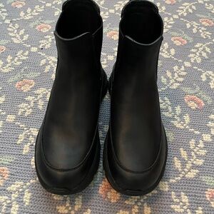 Fitflop Neo-D-Hyker Chelsea Boots 8.5 like new